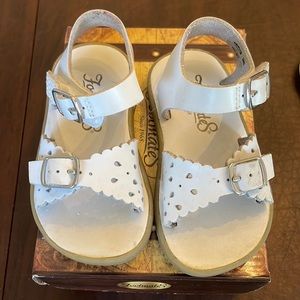VGUC Footmates White Ariel Sandals- Sizee 5M